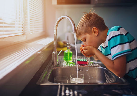 L'eau du robinet, faut-elle la boire ?