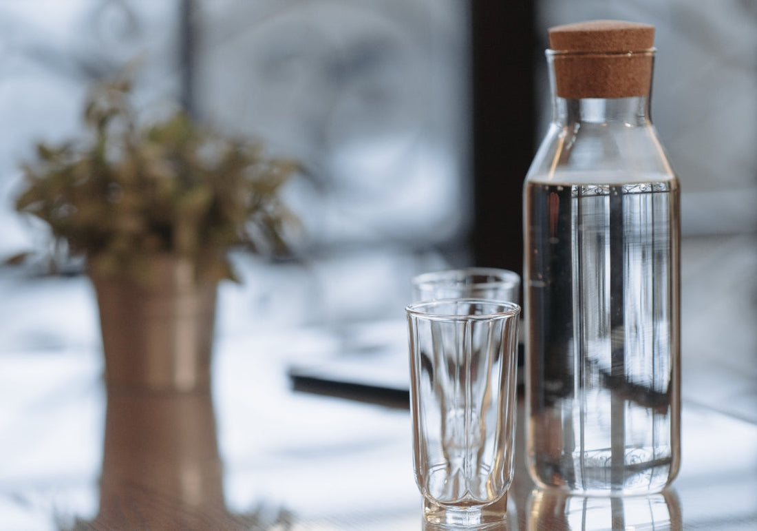 Carafe filtrante en verre : pourquoi c'est mieux que le plastique